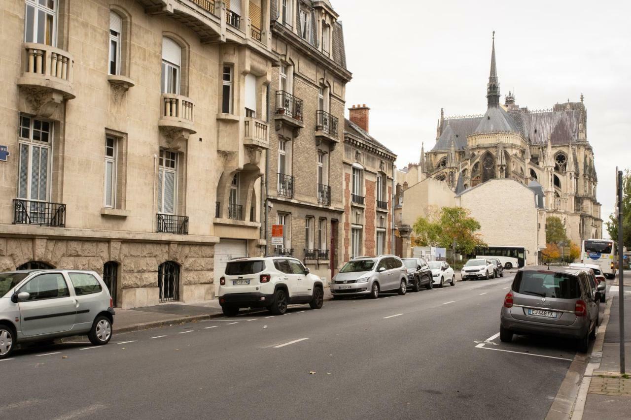 Appartement Au Pied De La Cathedrale Reims Exterior foto